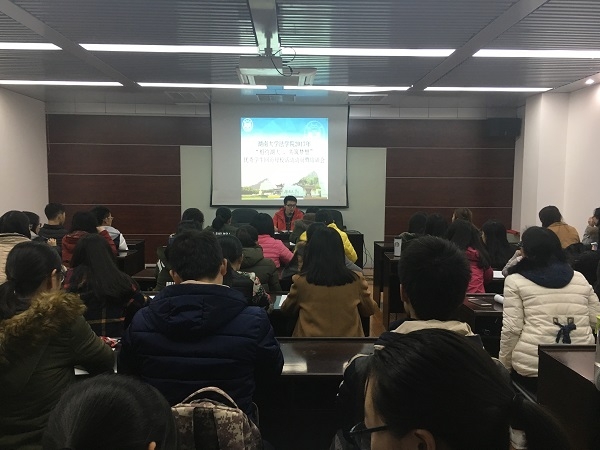 老虎机
回访母校动员会1.JPG